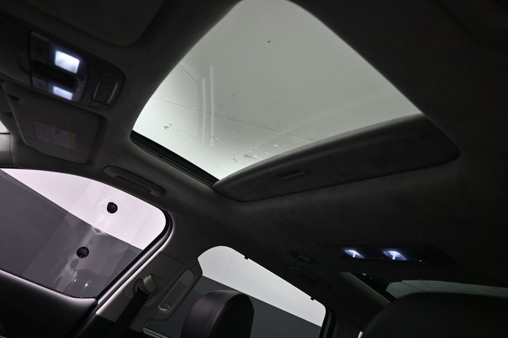 Used 2022 White Kia SX image 22