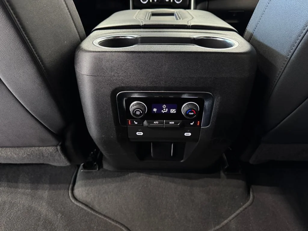 2024 Chevrolet Suburban Premier - Photo 30
