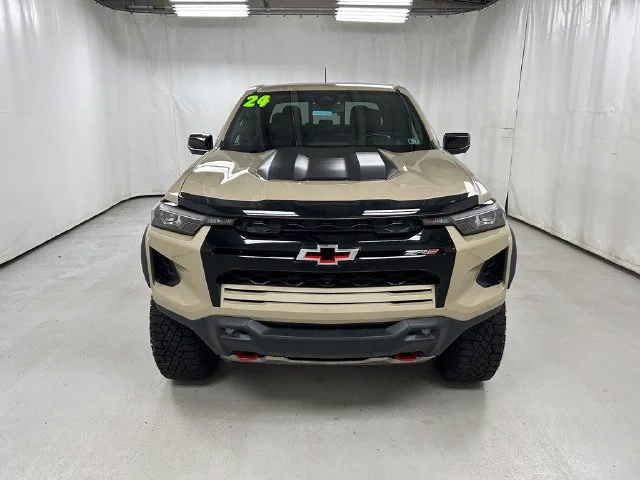 2024 Chevrolet Colorado ZR2 - Photo 3