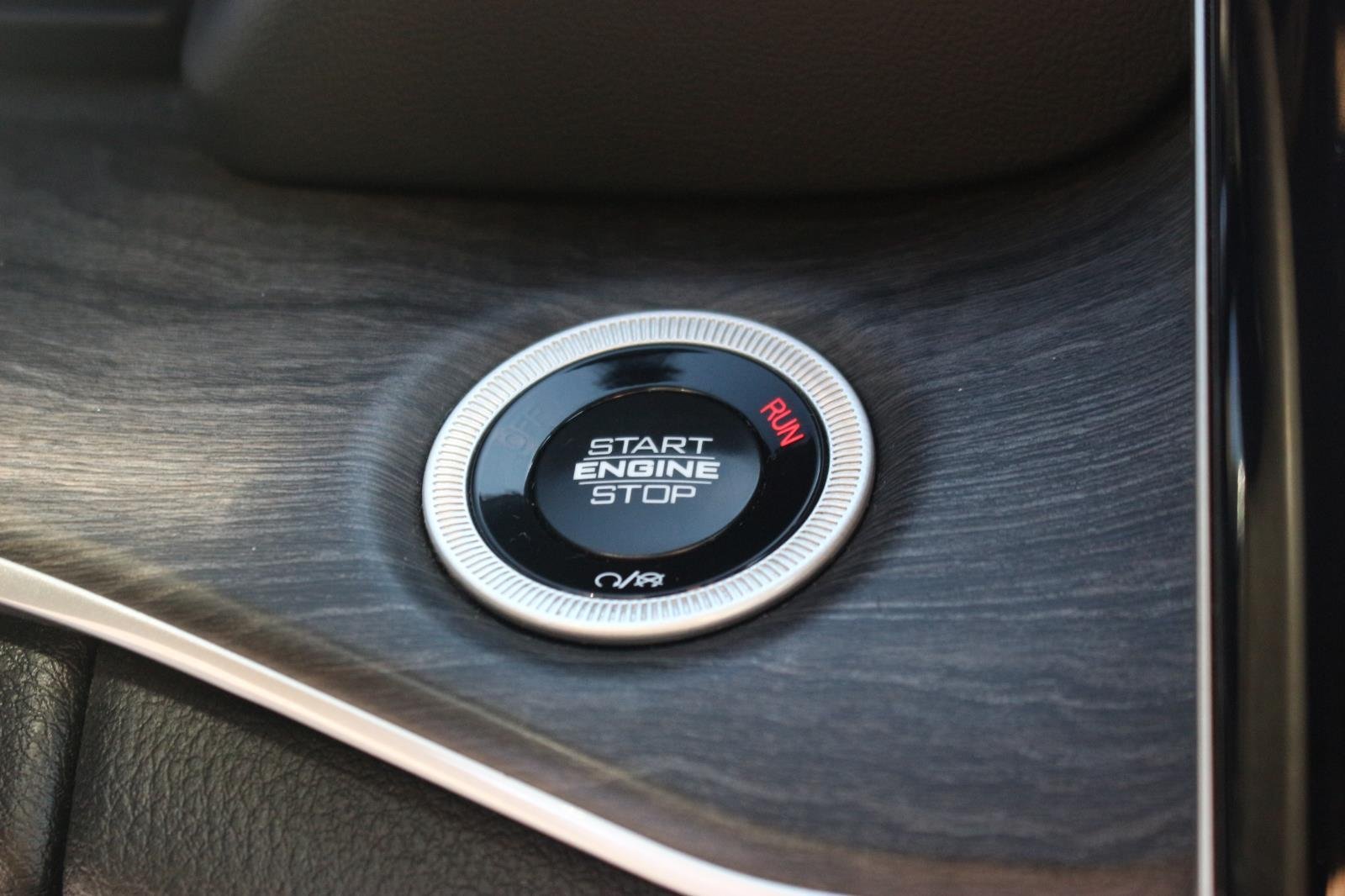 Used 2024 Grey Jeep 4x4 image 32