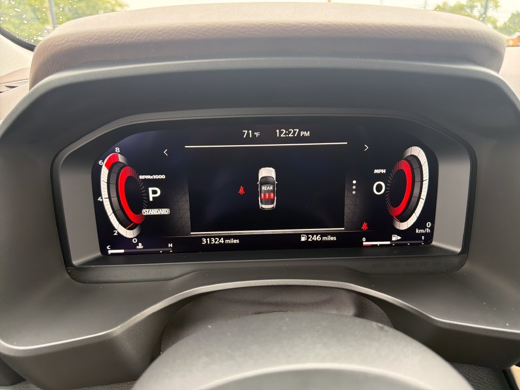 Used 2023 White Nissan Platinum image 21