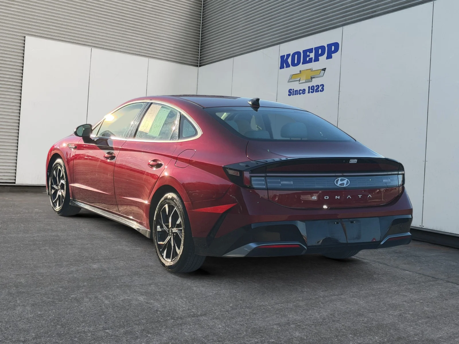 Used 2025 Ultimate red Hyundai SEL image 3