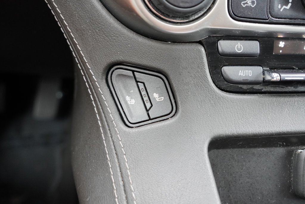 Used 2019 White Chevrolet LT image 33