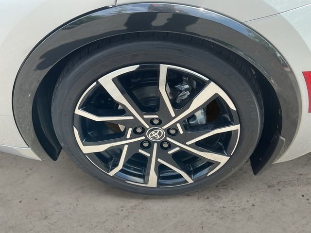 Used 2024  Toyota XSE Premium image 14