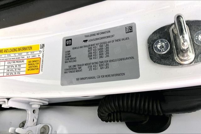 Used 2024 White GMC SLT image 18