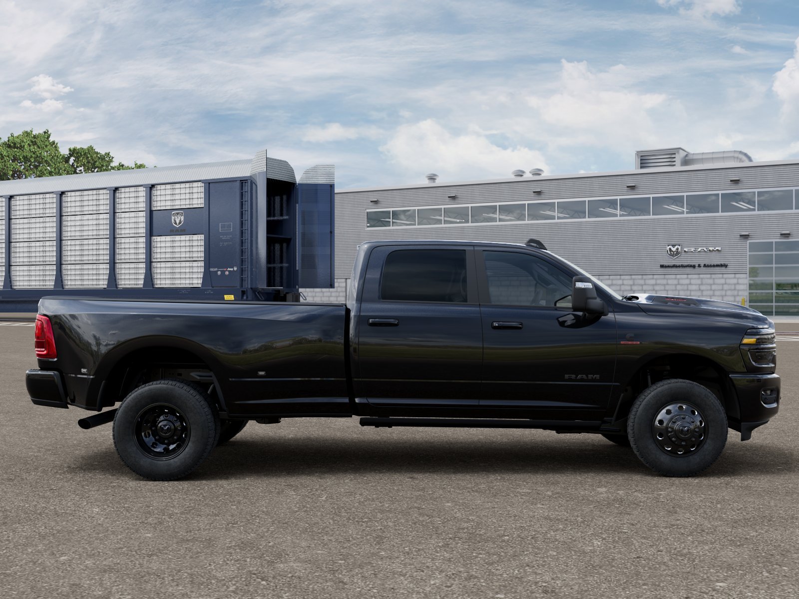 New 2026 Diamond Black Crystal Pearl-Coat Exterior Paint RAM LARAMIE image 12