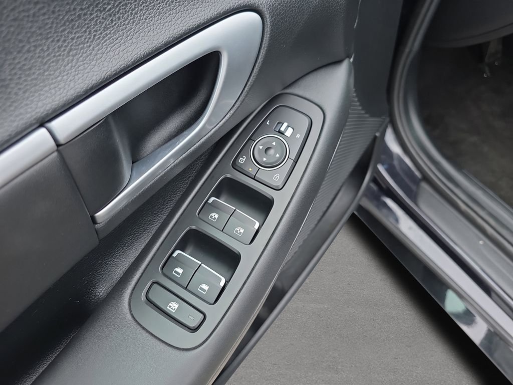 2025 Hyundai Sonata SEL - Photo 17