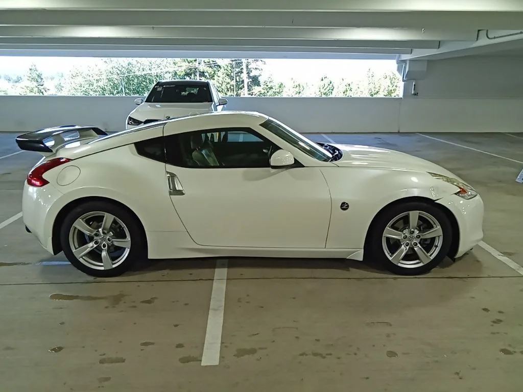 Used 2010 Pearl White Nissan Touring image 4