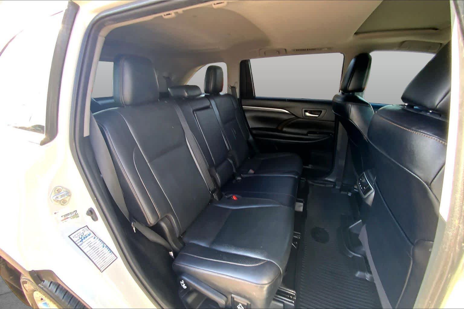 Used 2019 Blizzard Pearl Toyota Limited image 20