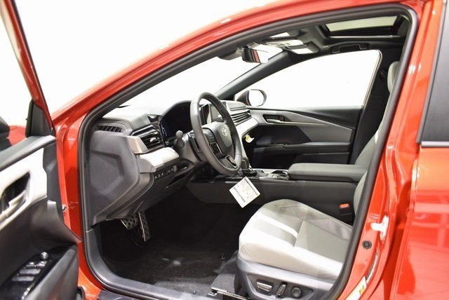 2026 Toyota Camry SE - Photo 8