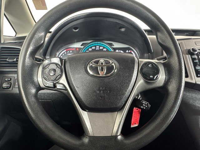 Used 2014 Silver Toyota LE image 17