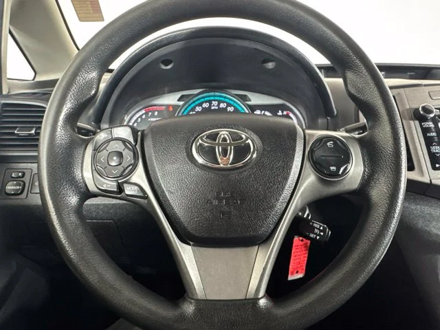 Used 2014 Classic Silver Metallic Toyota LE image 17