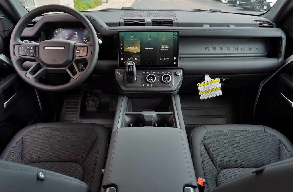 New 2026 Fuji White Land Rover X-Dynamic SE image 9