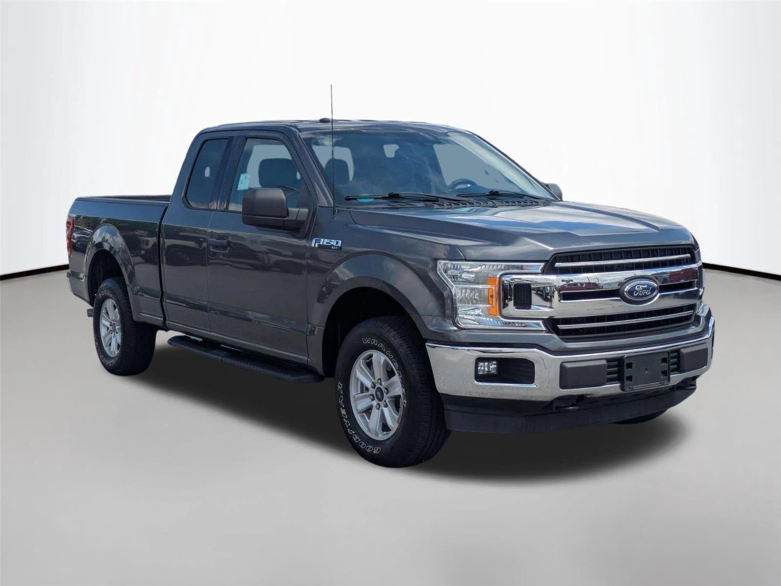 Used 2018 Magnetic Metallic Ford XLT image 3