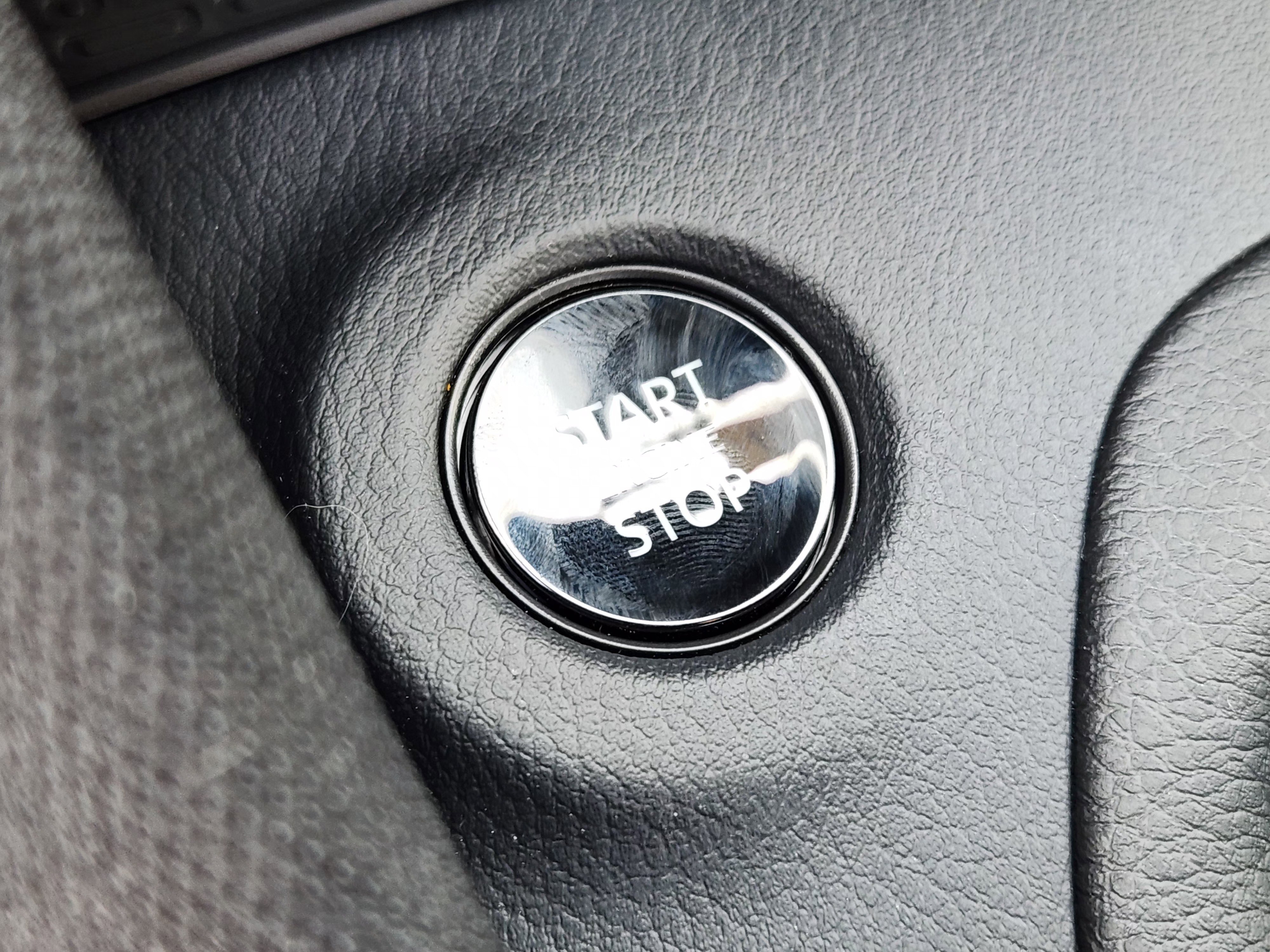 New 2026 Boulder Gray Pearl / Super Black Two-tone Nissan Sport image 18