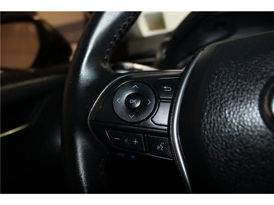 Used 2018 Black Toyota SE Sedan 4D image 27