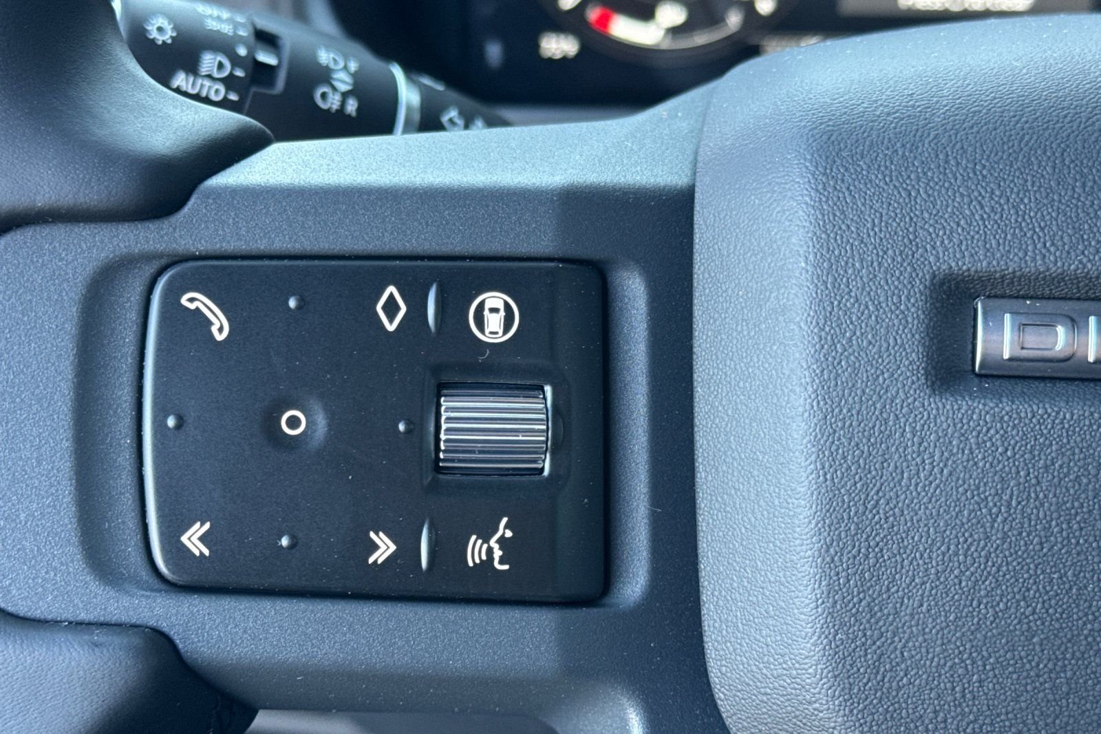 New 2026 Santorini Black Land Rover X-Dynamic SE image 28