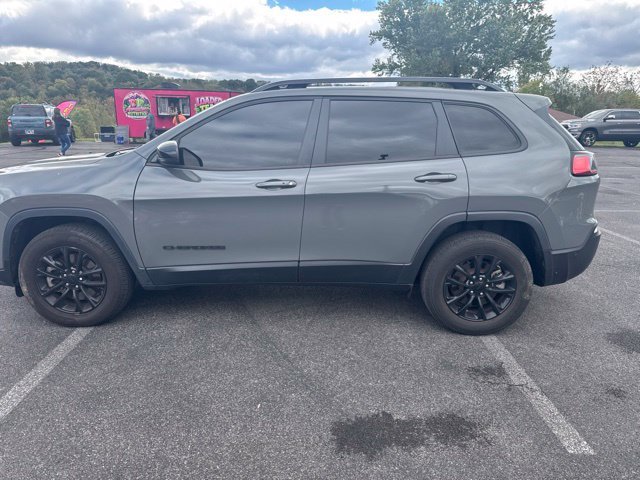Used 2023 Gray Jeep Altitude image 8