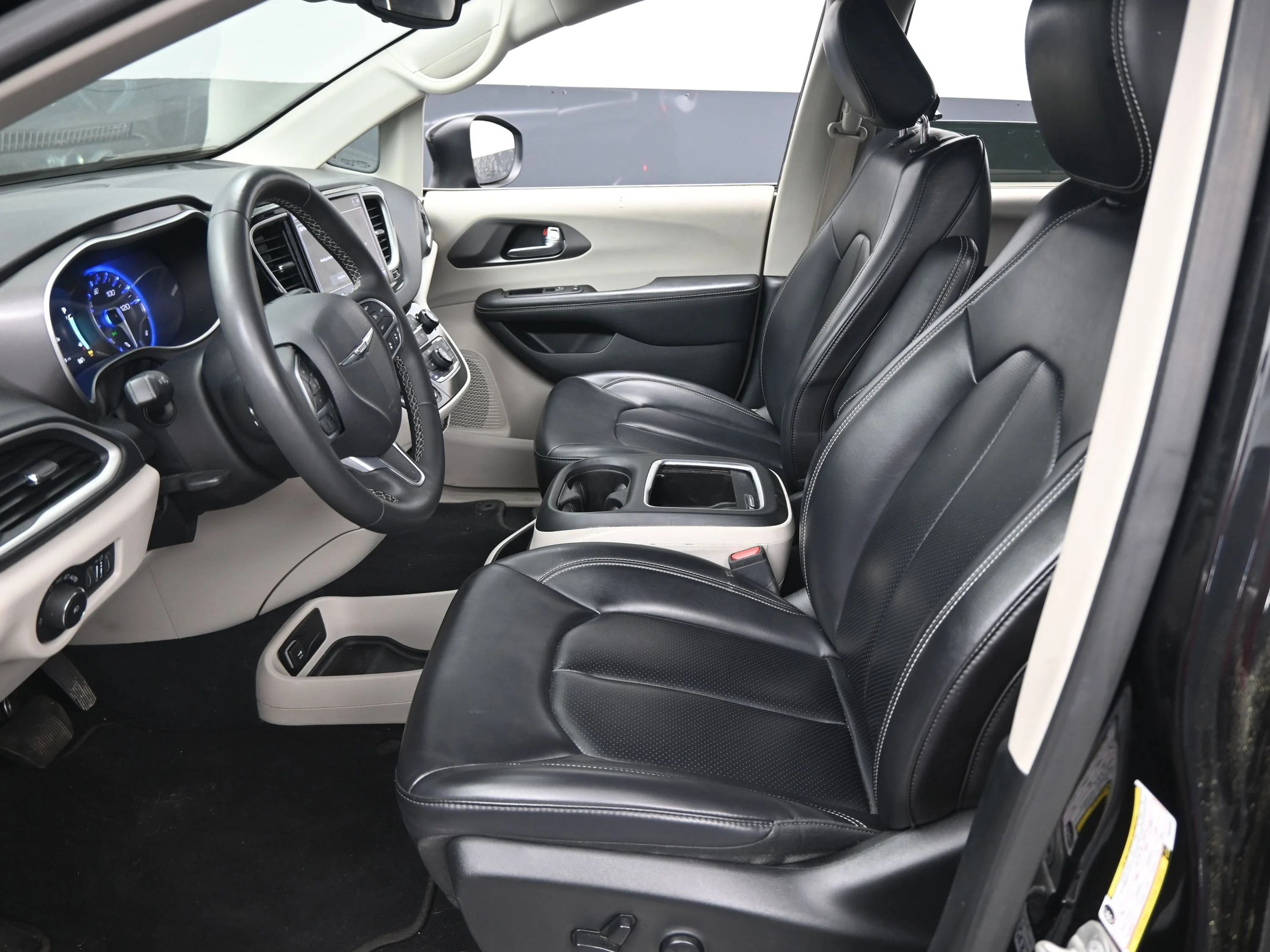 2023 Chrysler Pacifica Touring L - Photo 11