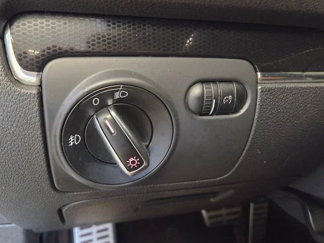 Used 2014 White Volkswagen Wolfsburg Edition image 29
