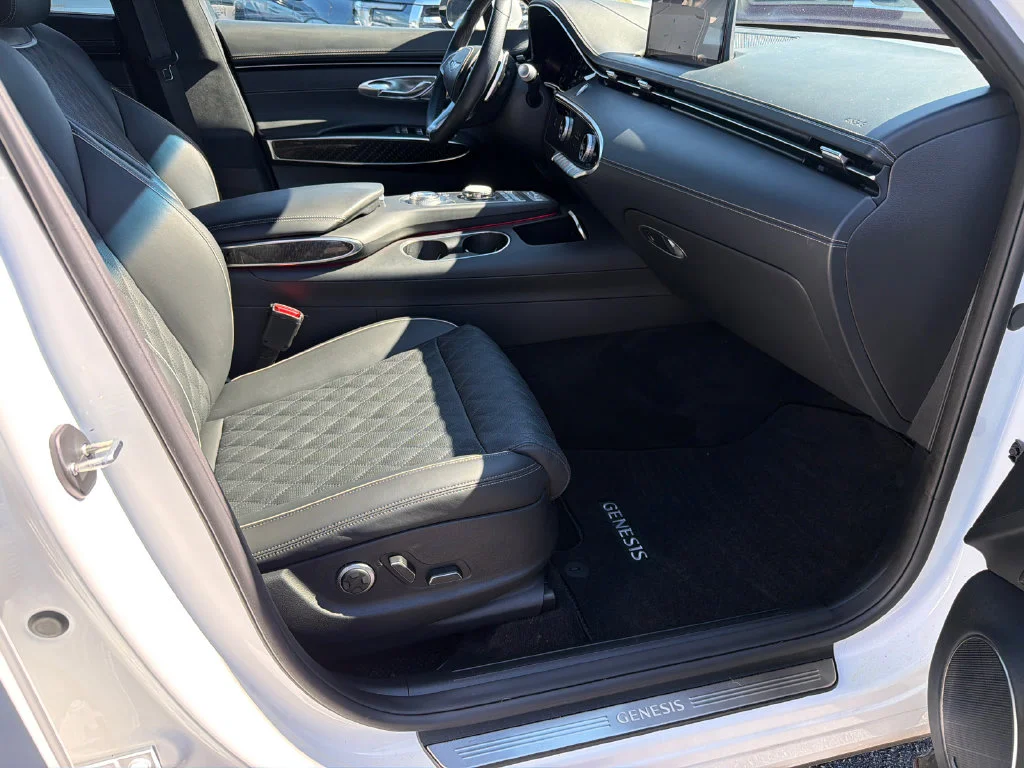 Used 2025 White Genesis 3.5T Sport image 13