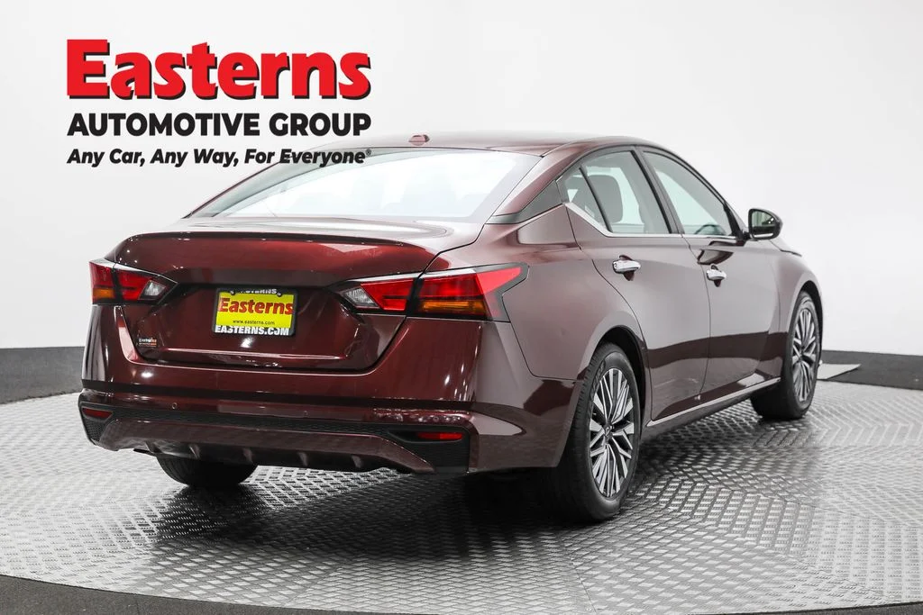 Used 2023 Red Nissan 2.5 SV image 5