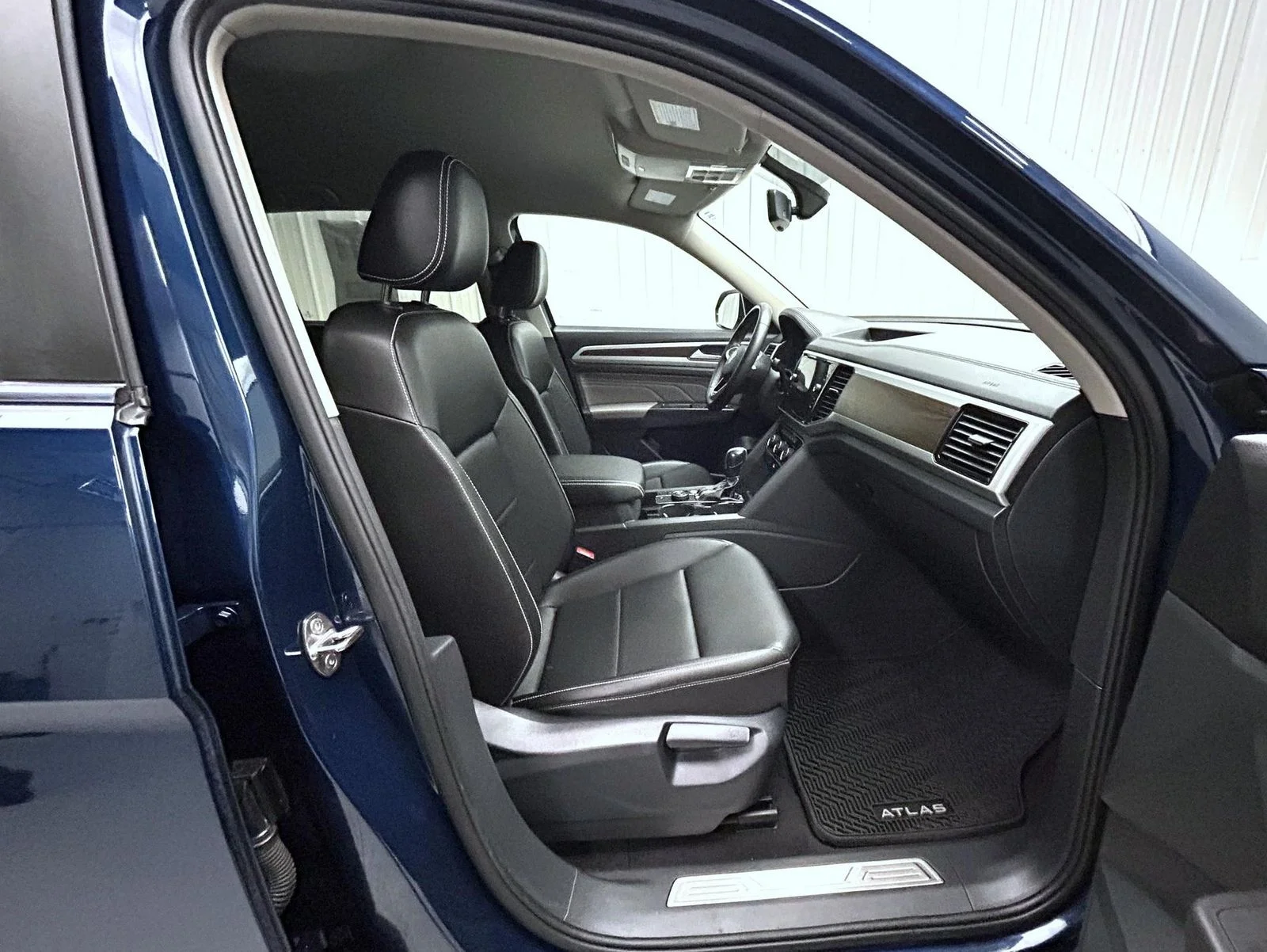 Used 2023 Blue Volkswagen 3.6L V6 SE w/Technology image 15