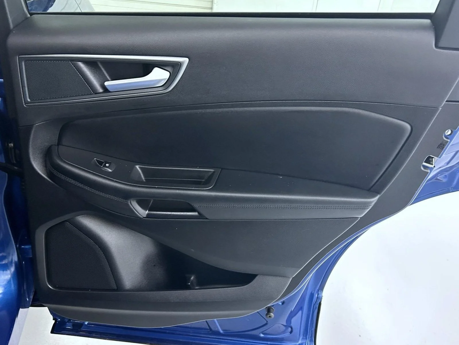 Used 2024 Blue Ford SE image 17
