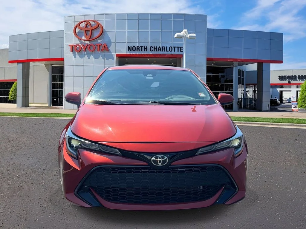 Used 2019  Toyota SE image 2