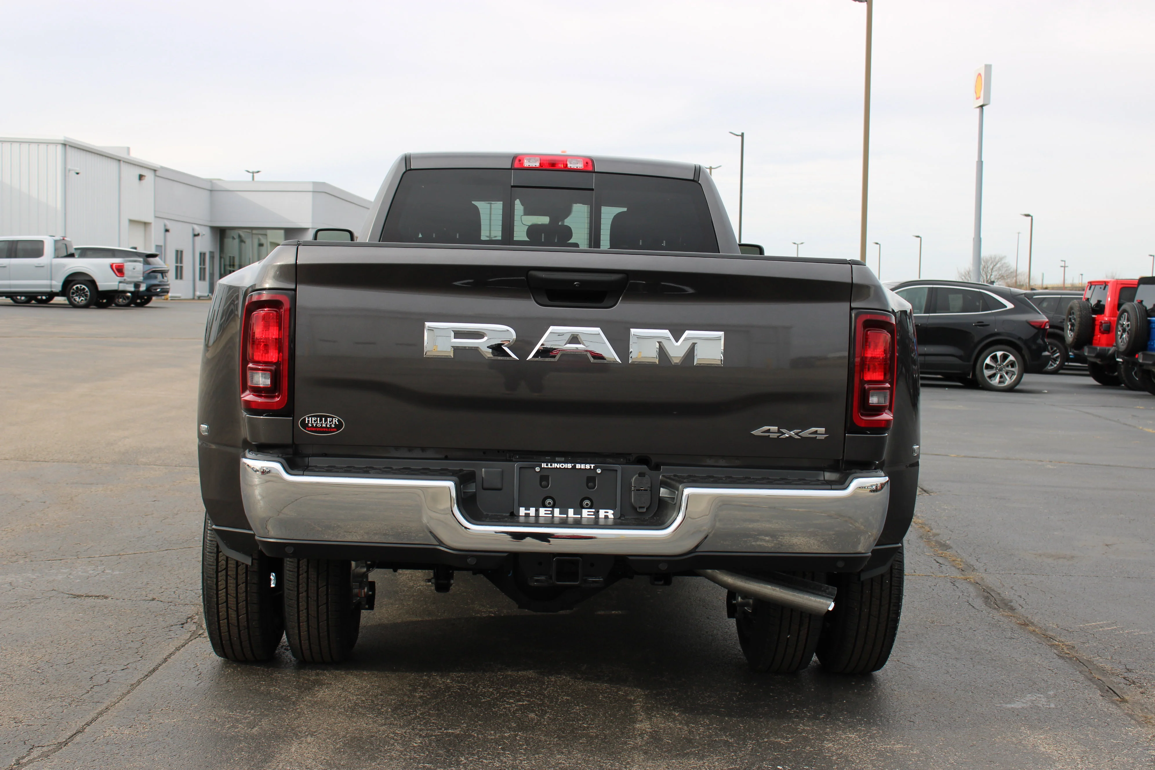 New 2026 Granite Crystal Metallic Clear-Coat Exterior Paint RAM Tradesman image 7