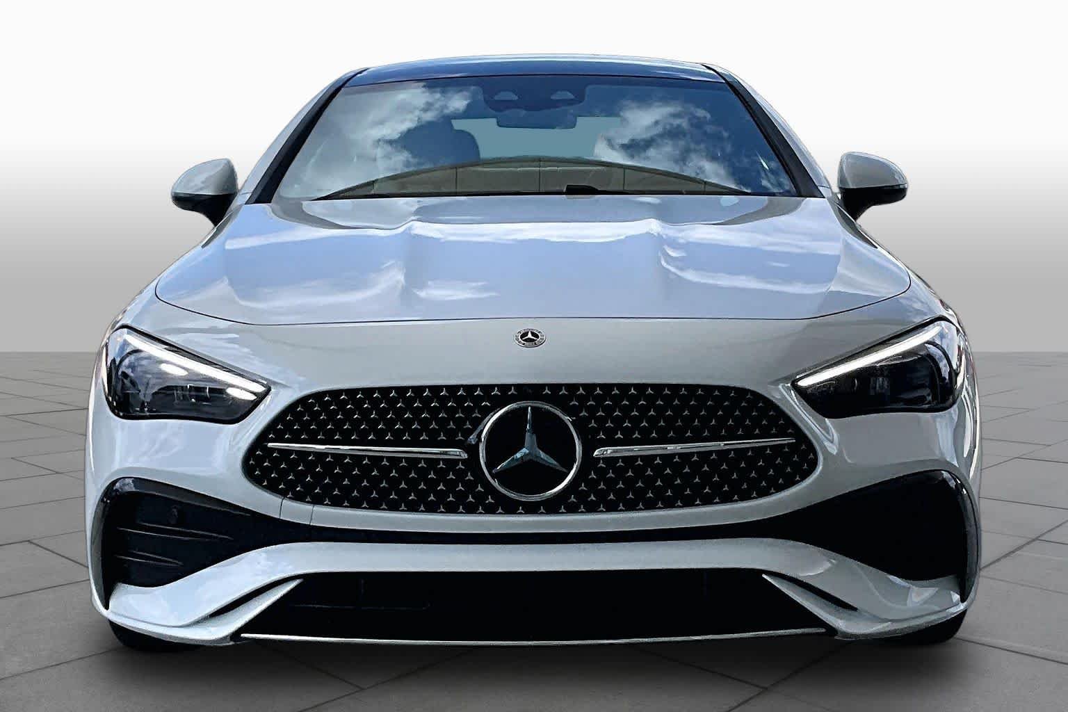 Used 2026 MANUFAKTUR Moonlight White Metallic Mercedes-Benz CLE 450 image 4