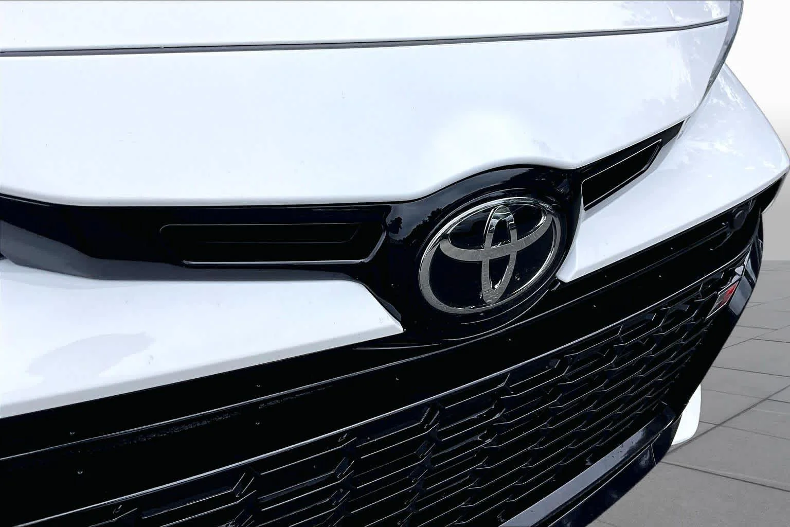 Used 2025 Ice Cap Toyota Premium Plus image 28