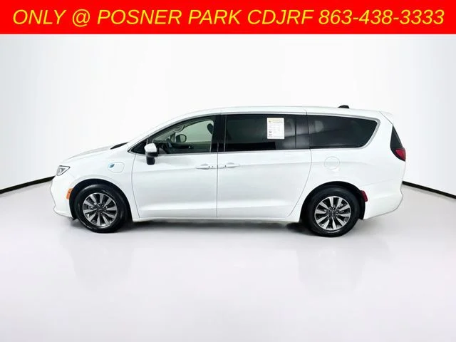 Used 2023 White Chrysler Touring L image 4