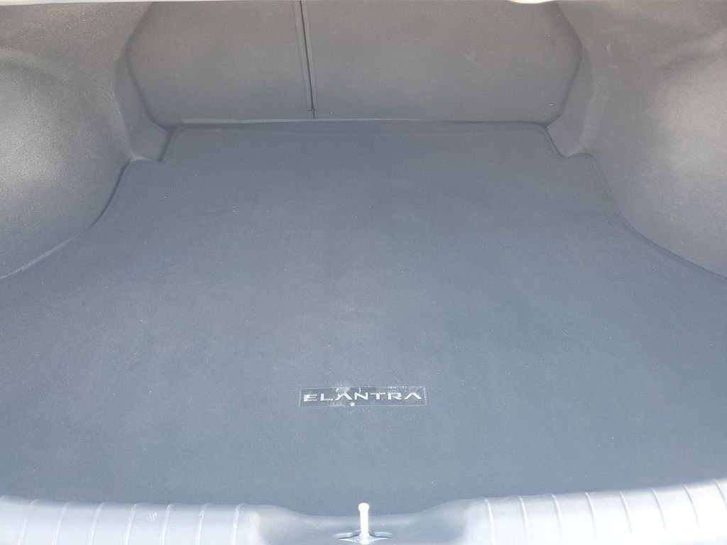 Used 2021 White Hyundai Limited image 9
