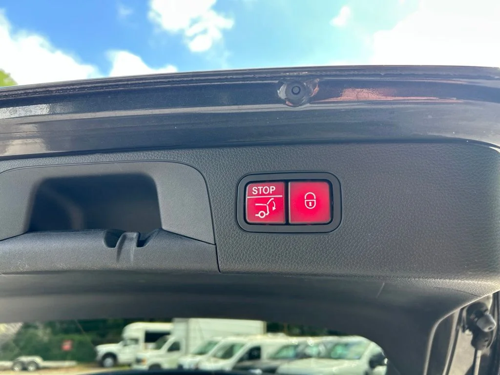 Used 2022 Black Mercedes-Benz GLC 300 image 32