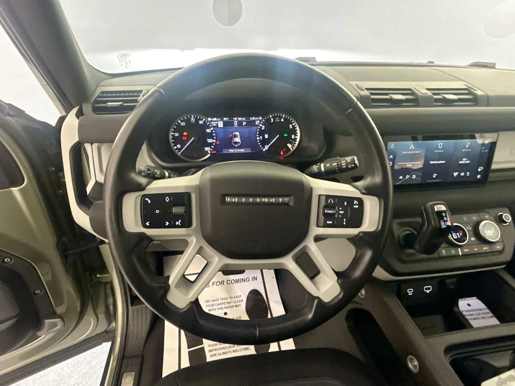 Used 2023 Green Land Rover X-Dynamic SE image 11