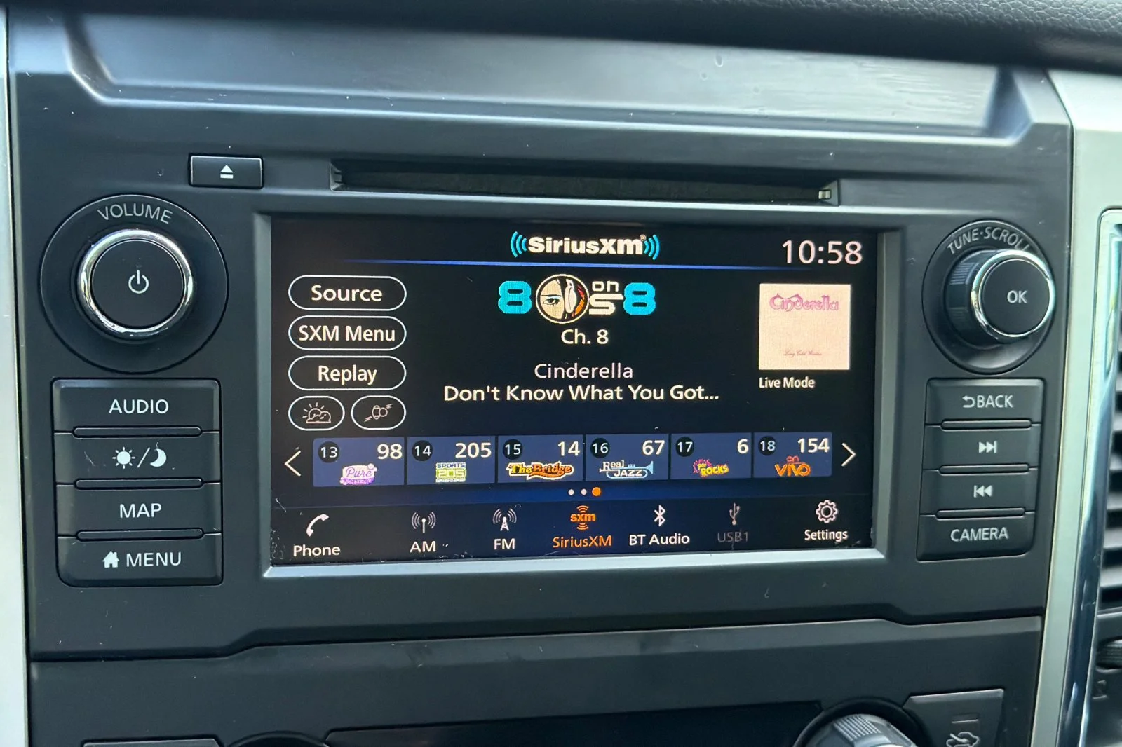 Used 2019 Glacier White Nissan SV image 16