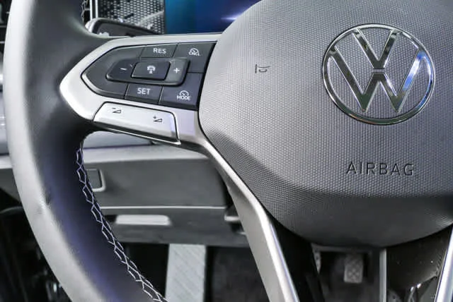 New 2026 Platinum Gray Metallic Volkswagen SE image 9