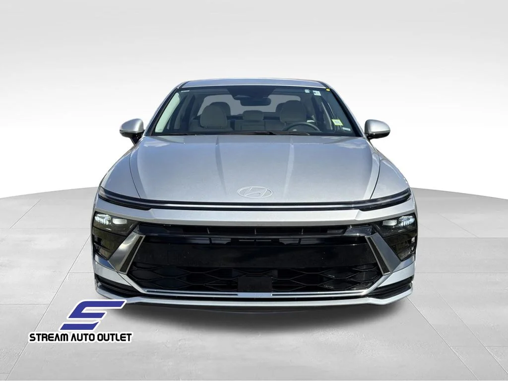 Used 2024 Silver Hyundai SEL image 2
