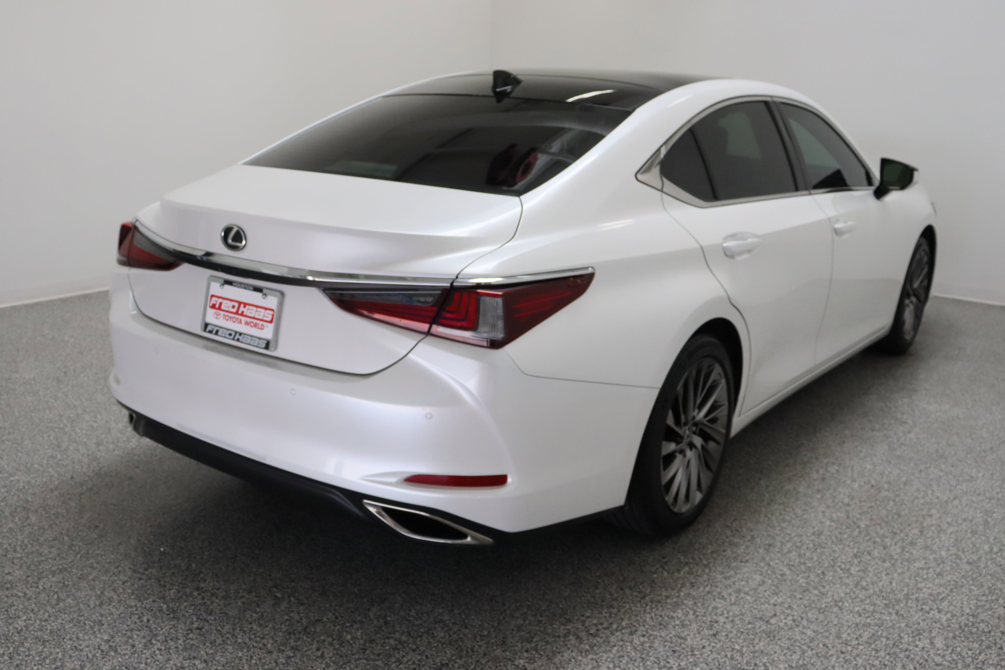 Used 2025 Eminent White Pearl Lexus ES 350 Ultra Luxury 3.5L image 7