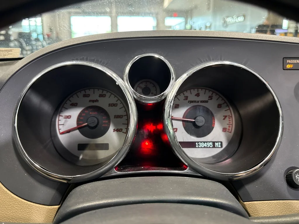 Used 2006 Blue Pontiac Base image 15