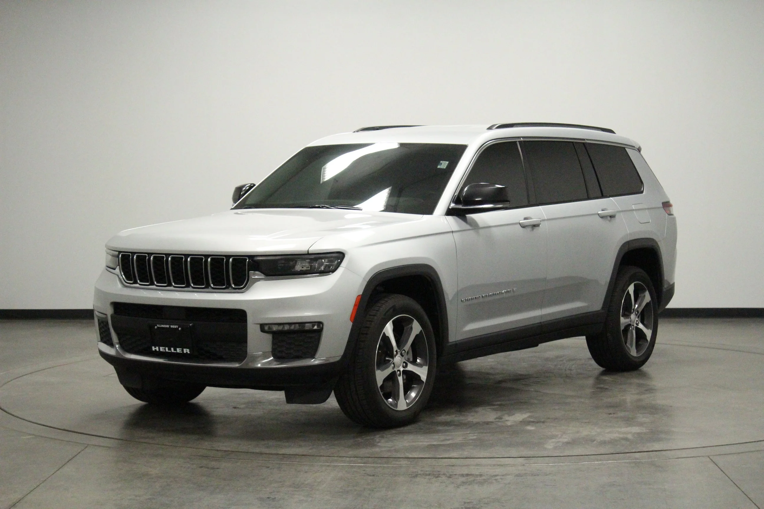 Used 2023 Silver Zynith Jeep Limited image 4