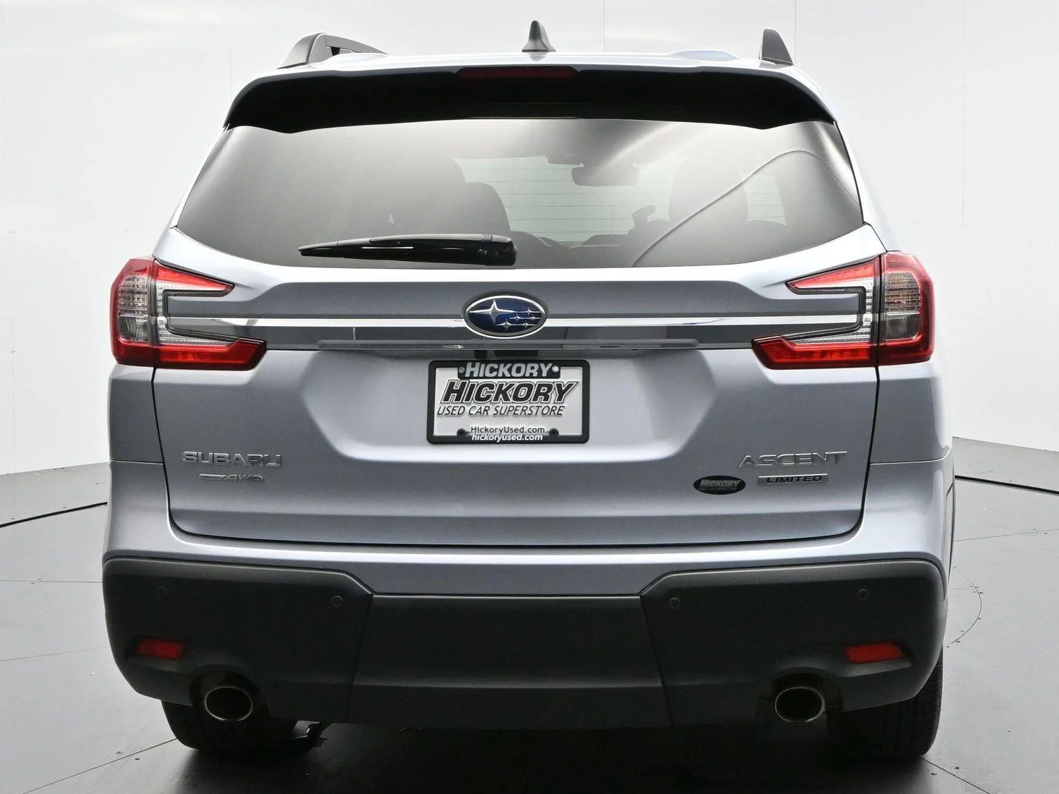 Used 2023 Ice Silver Metallic Subaru Limited image 6