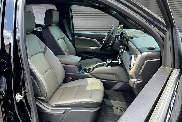 Used 2025 Black Chevrolet ZR2 image 29