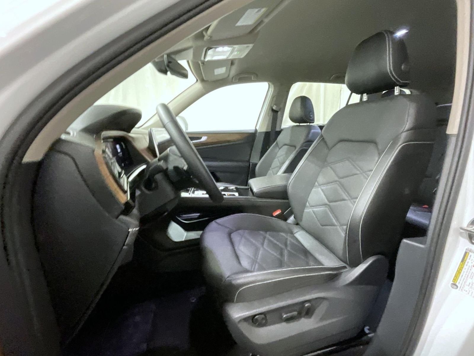 2025 Volkswagen Atlas SE w/Tech - Photo 11