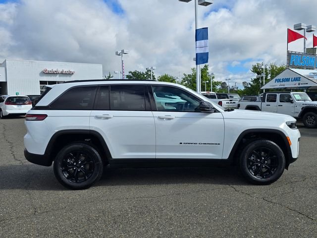 New 2026 Bright White Clear-Coat Exterior Paint Jeep Altitude image 7