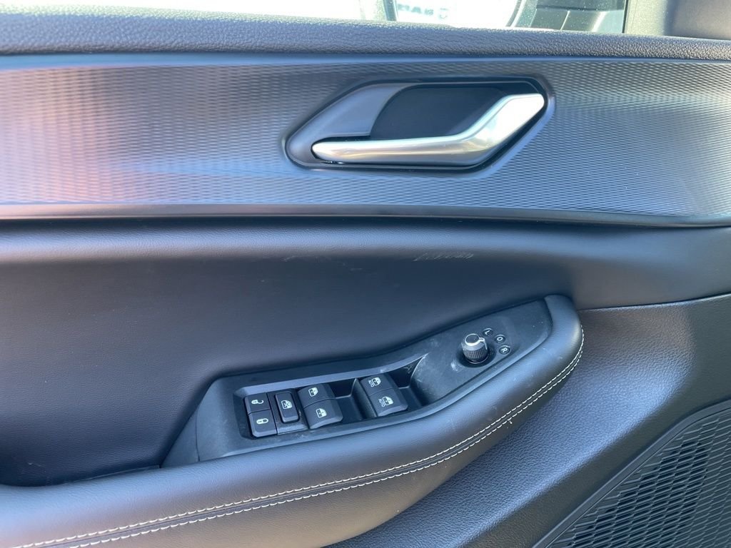 New 2026 Baltic Gray Metallic Clear-Coat Exterior Paint Jeep Laredo X image 16