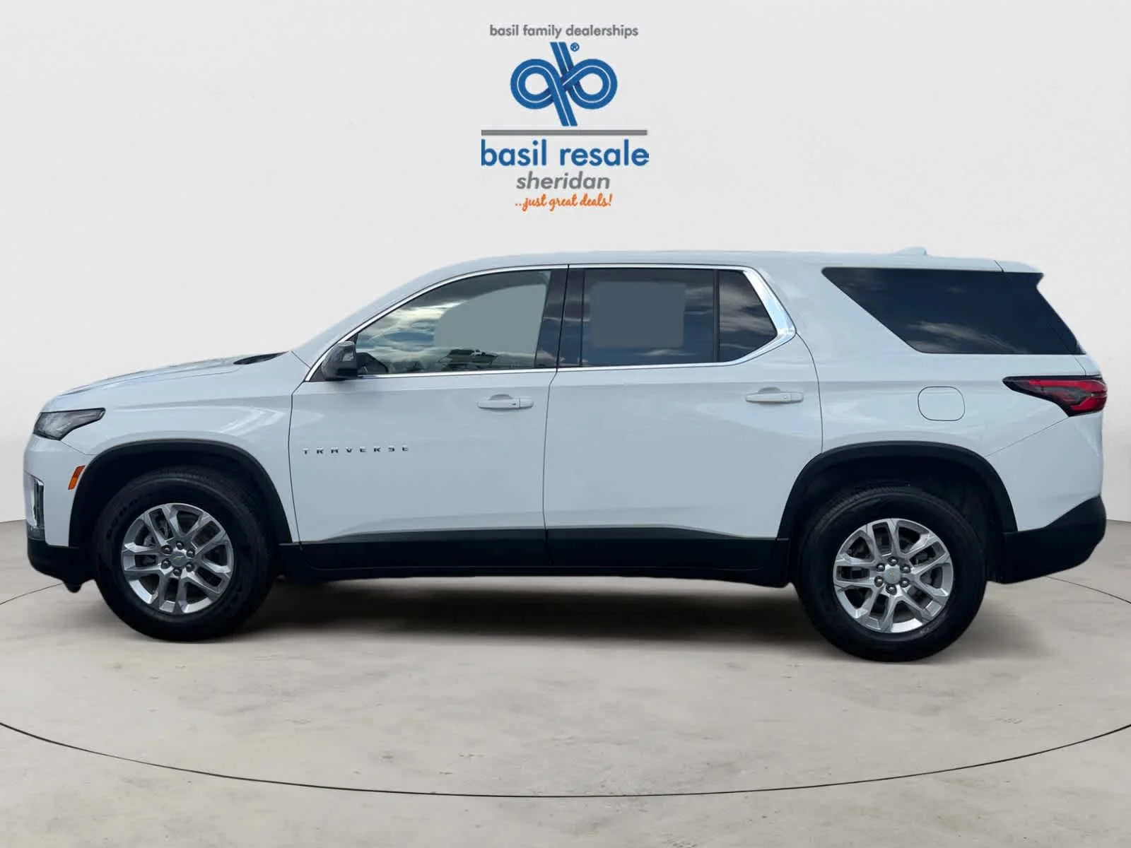 Used 2022 Summit White Chevrolet LS image 3