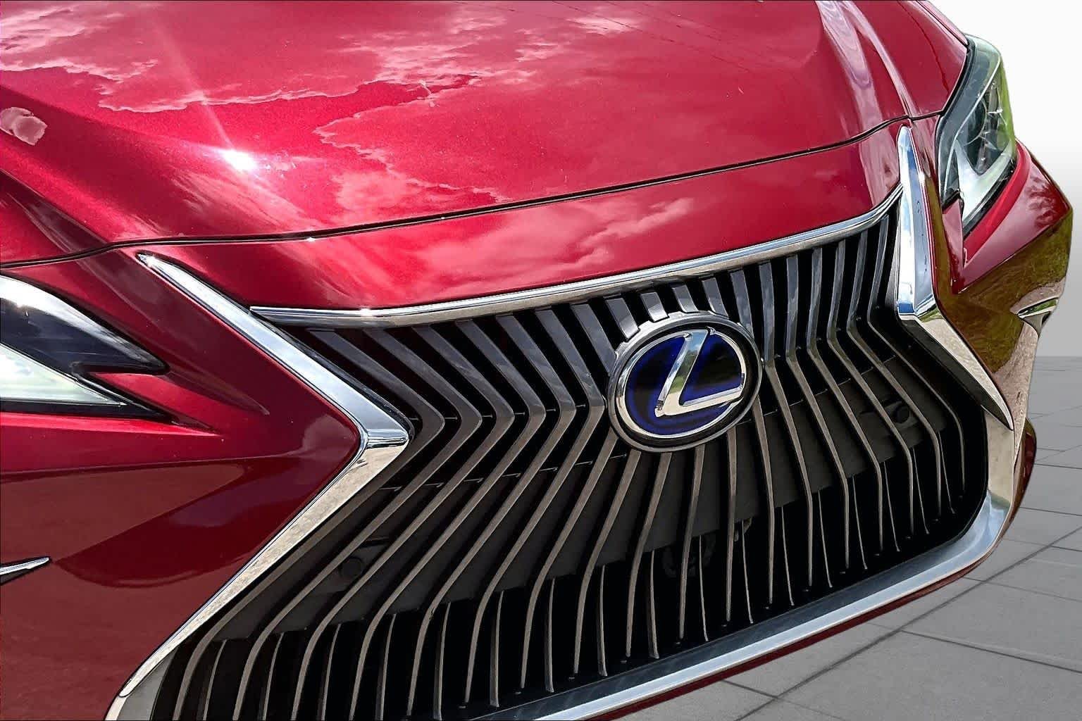 Used 2021 Matador Red Mica Lexus  image 30