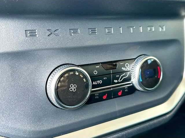 New 2025 Gray Metallic Ford Platinum image 18